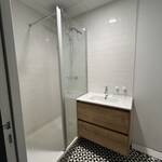 Ile de Nantes_Quartier de la création. Immeuble à vendre.