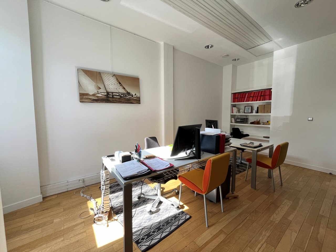 Bureaux à vendre dans impasse calme. Nantes centre, quartier Bottière-Chénaie.